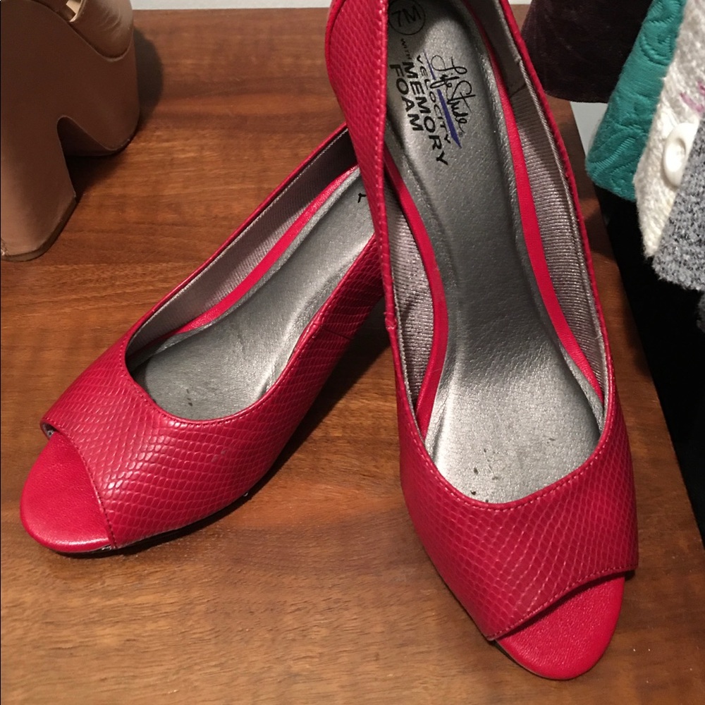 Peep-toed red heels